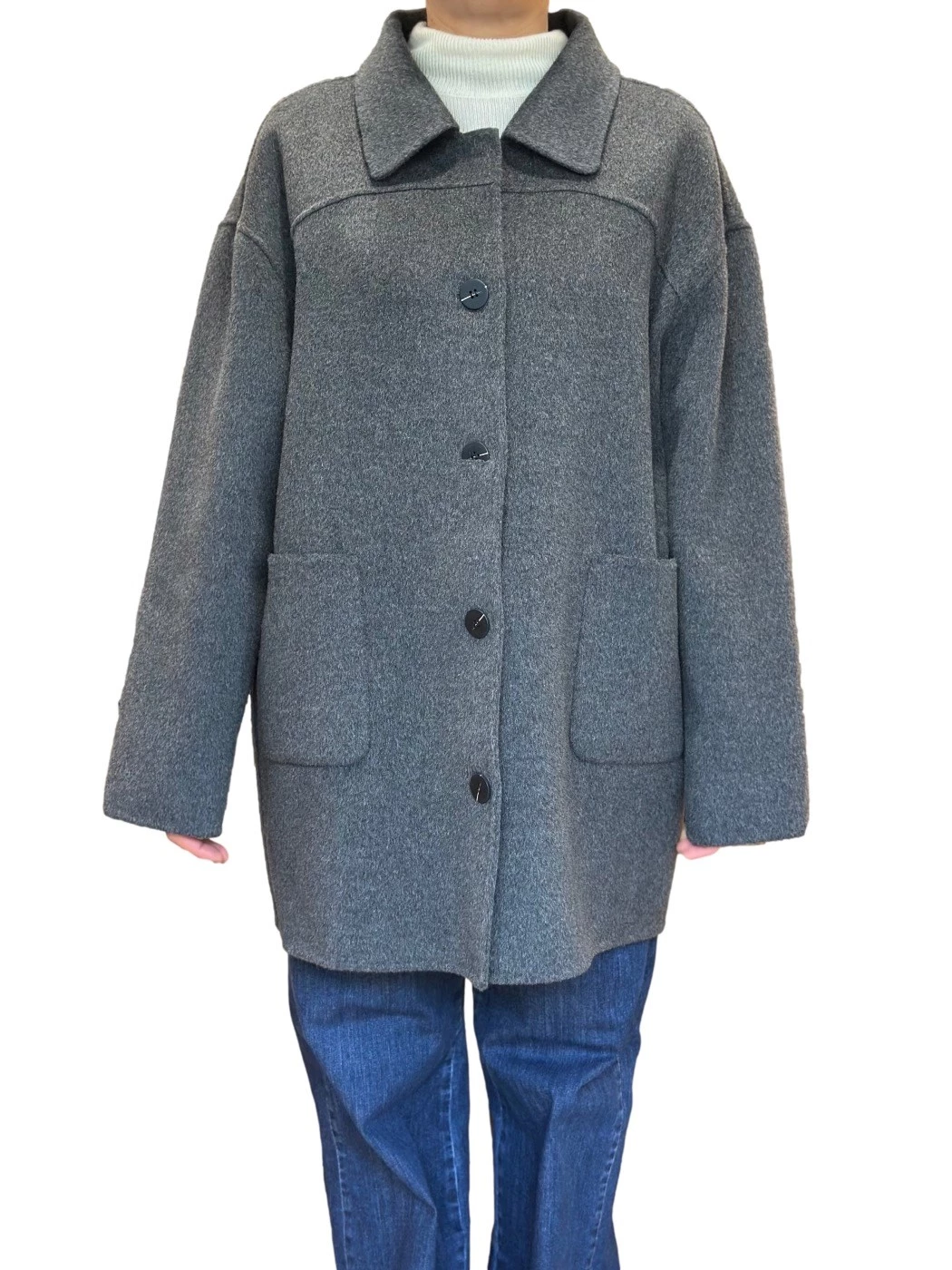 Giulia Valli grey coat