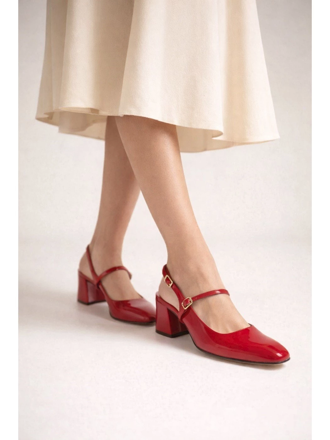 Mary Jane patent leather shoes IBlues