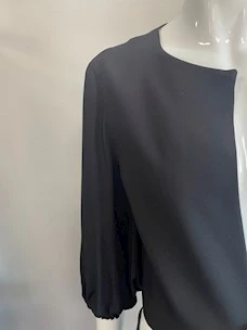Caractére three-quarters curled square sleeve jacket