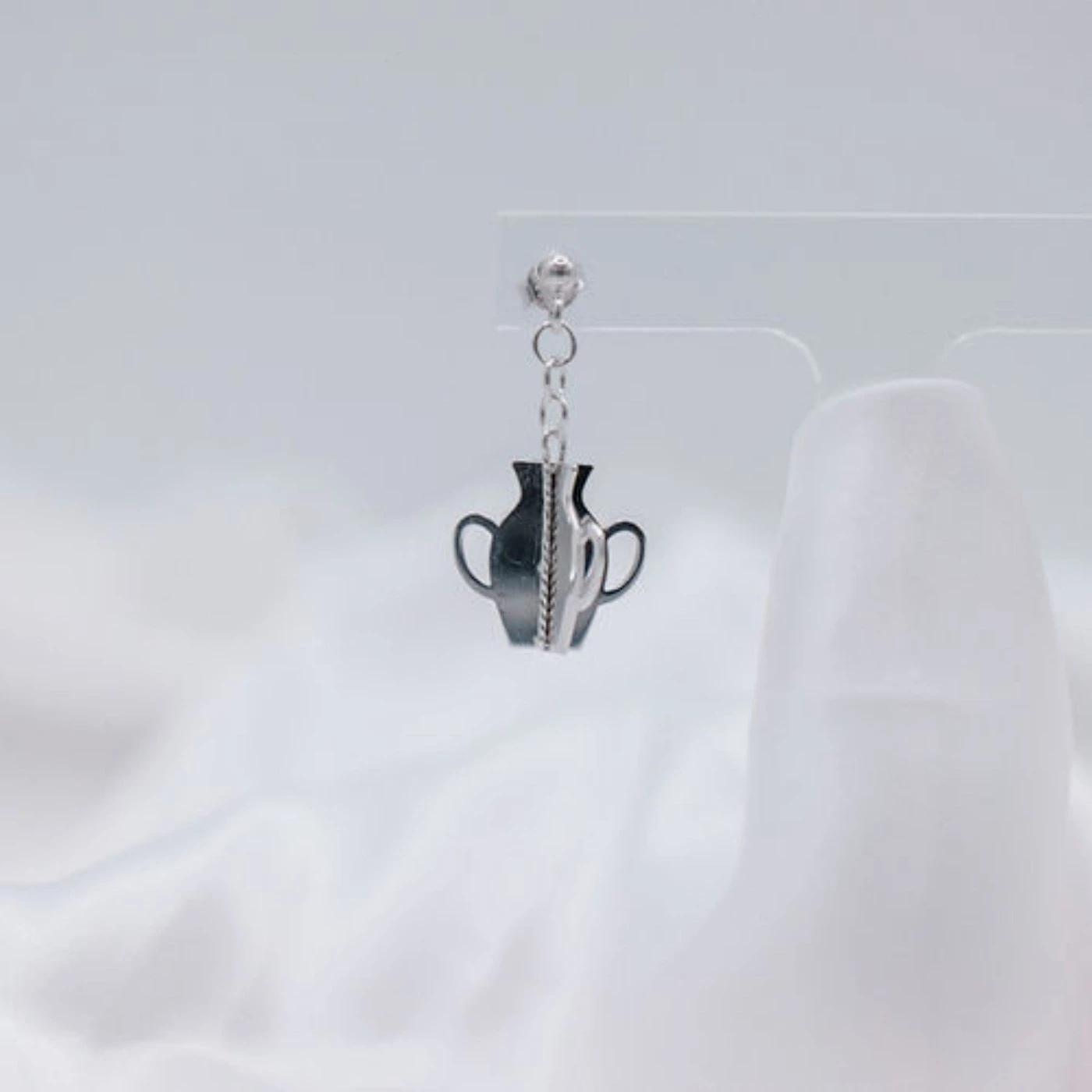 Orecchino 3D Anfora argentato