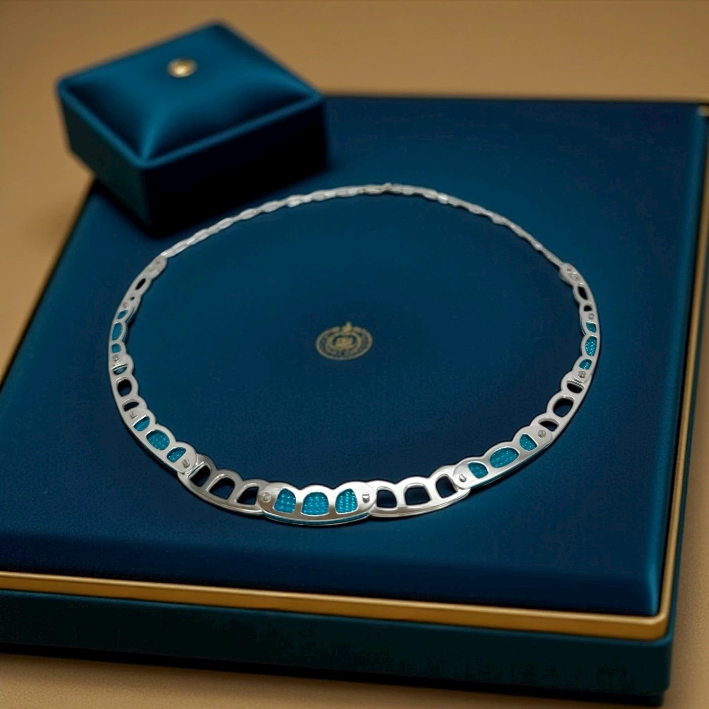 Collana uomo trafori azzurro