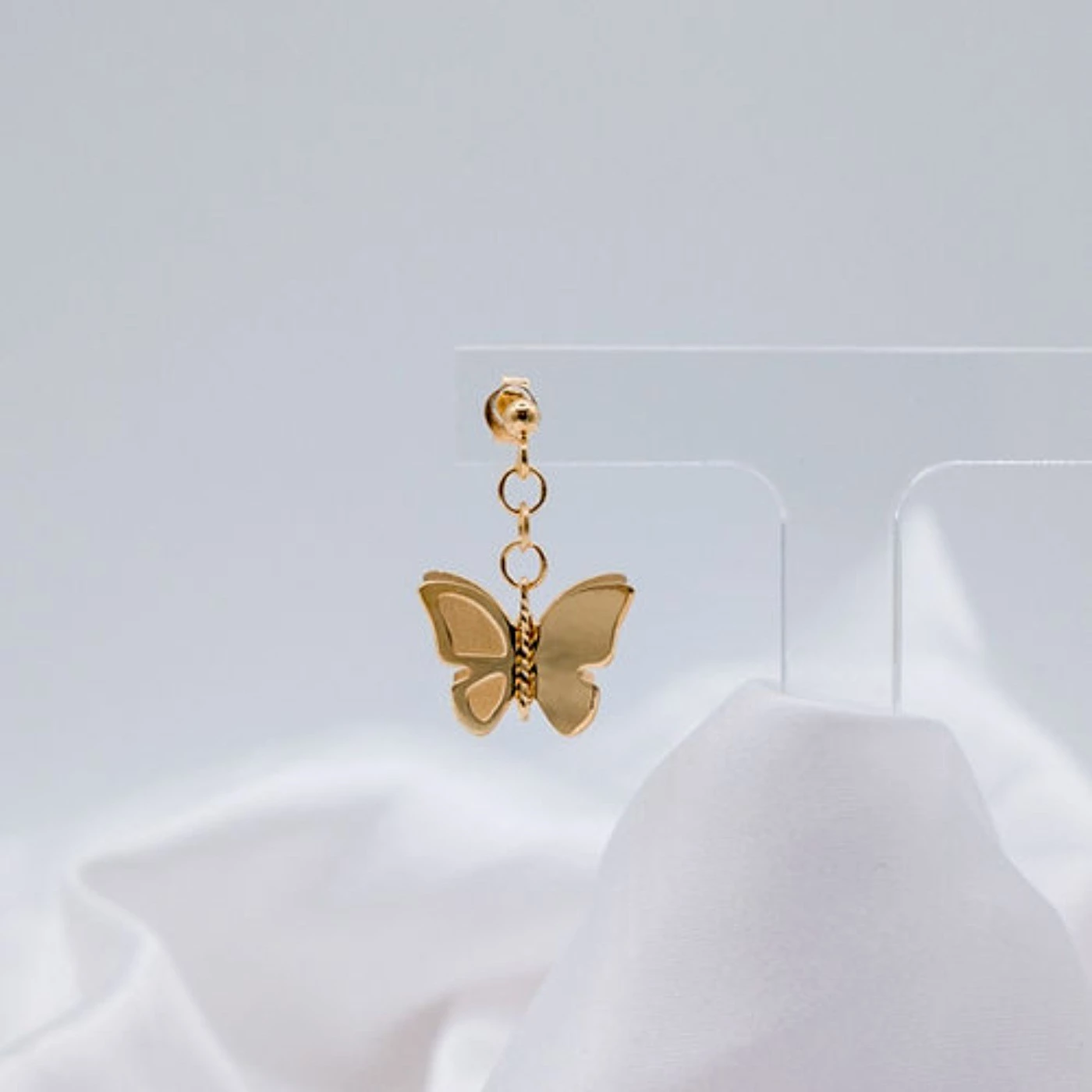 Orecchino 3D Farfalla satinata Placcato Oro Giallo