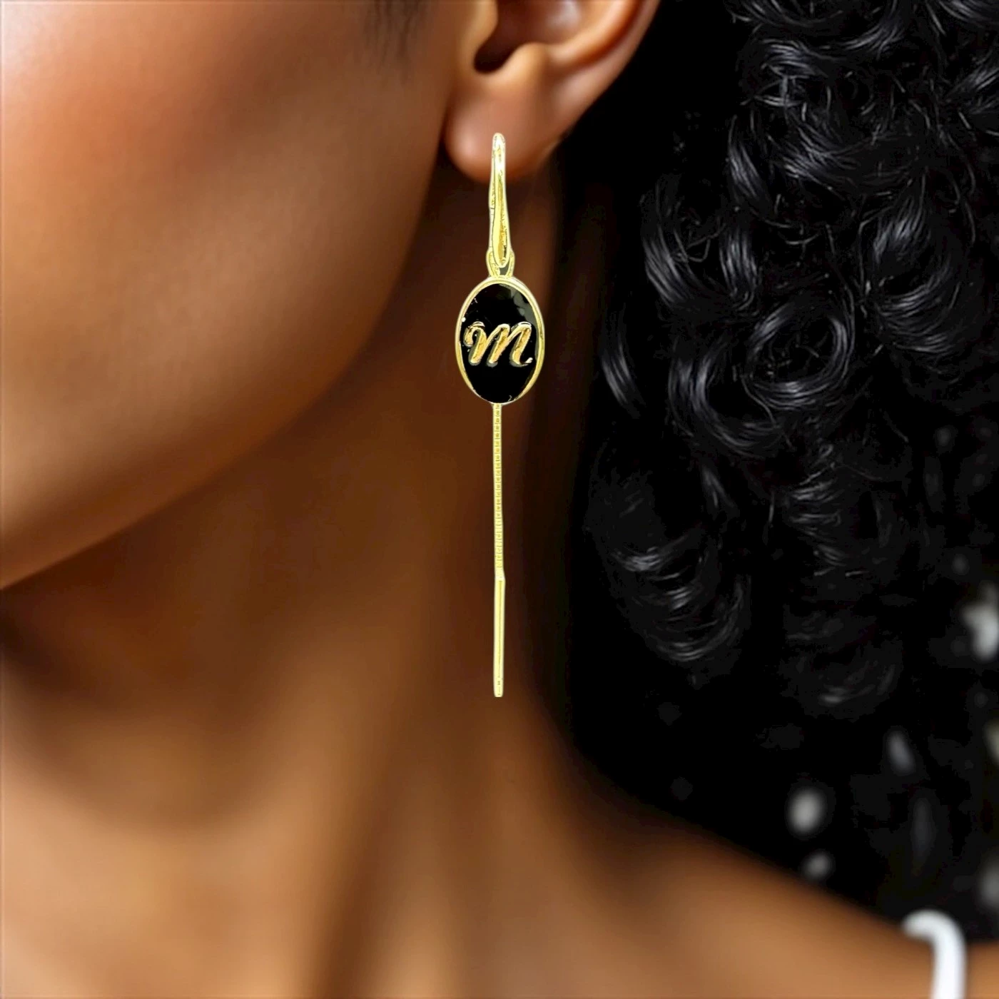 Orecchino Lettera M