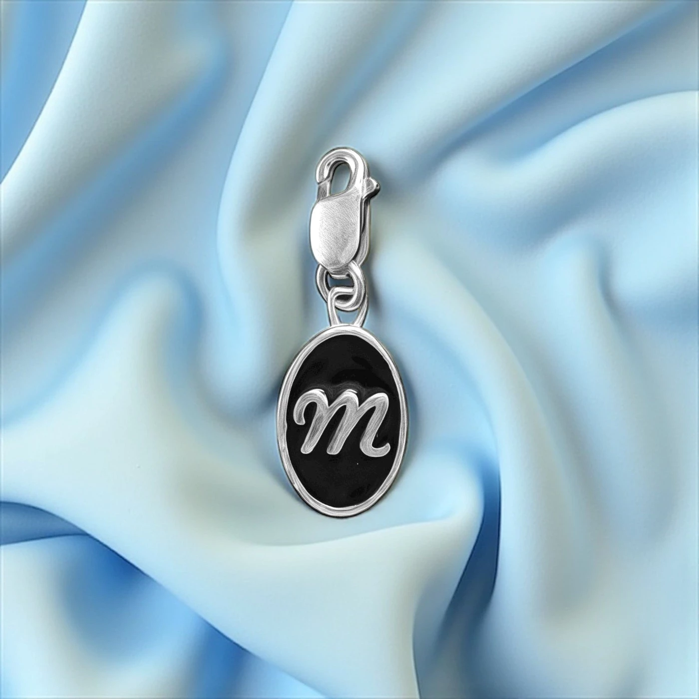 Pendente lettera M