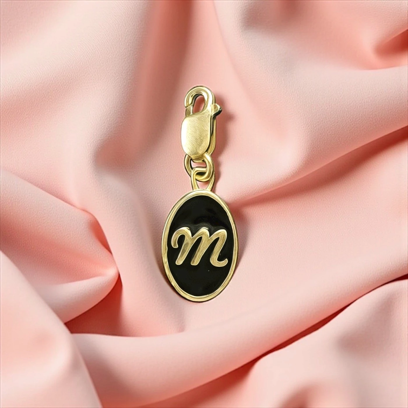 Pendente lettera M