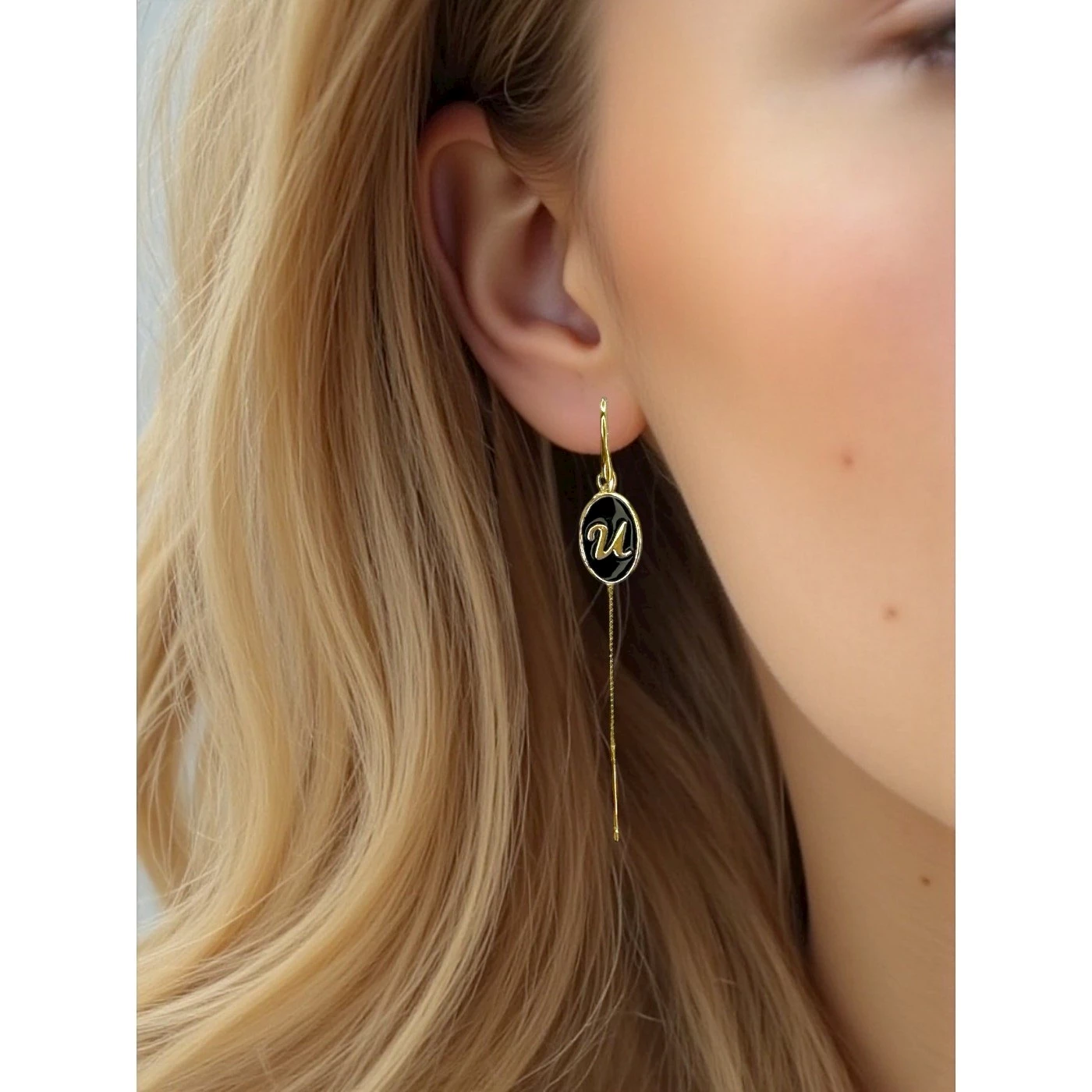 Orecchino Lettera U