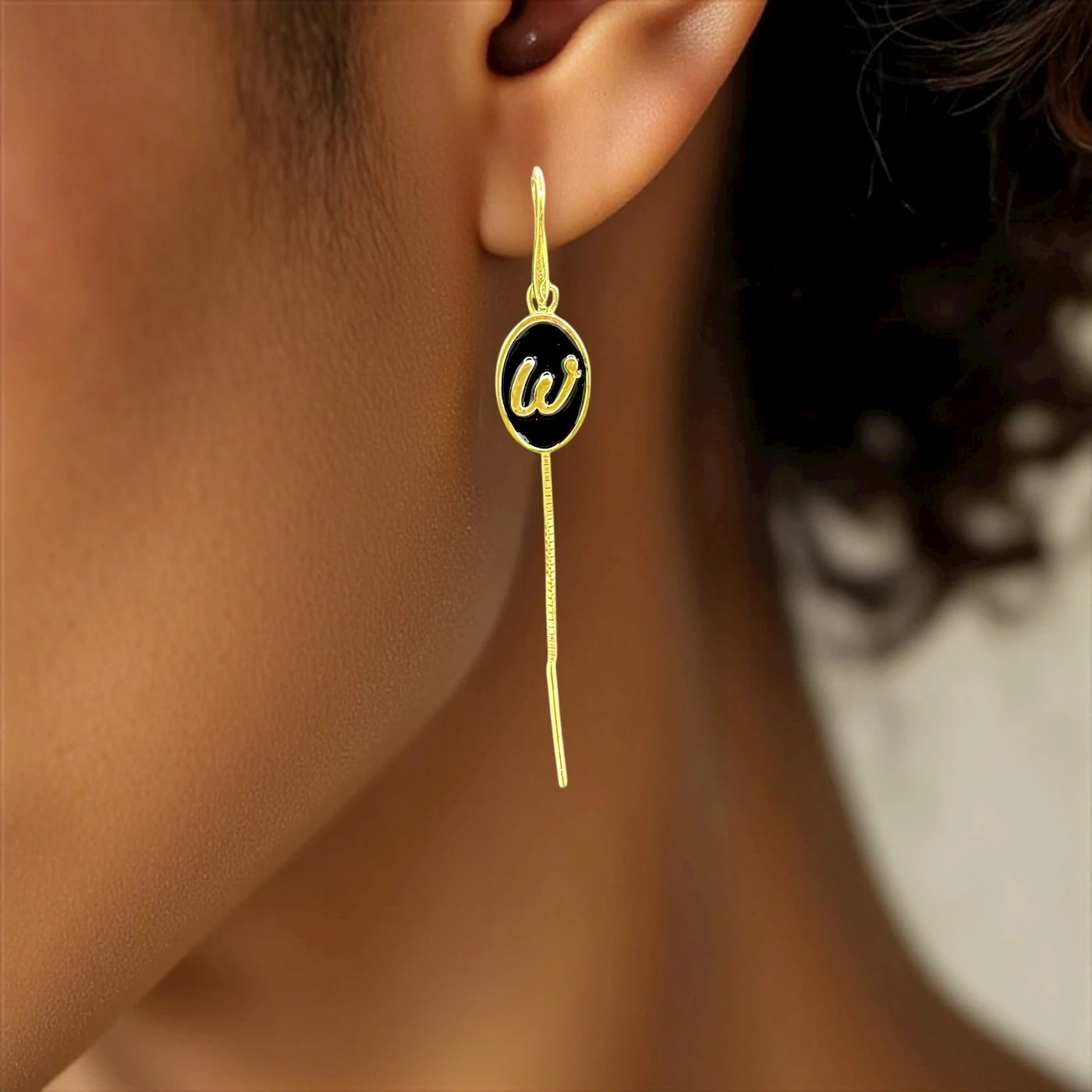 Orecchino Lettera W