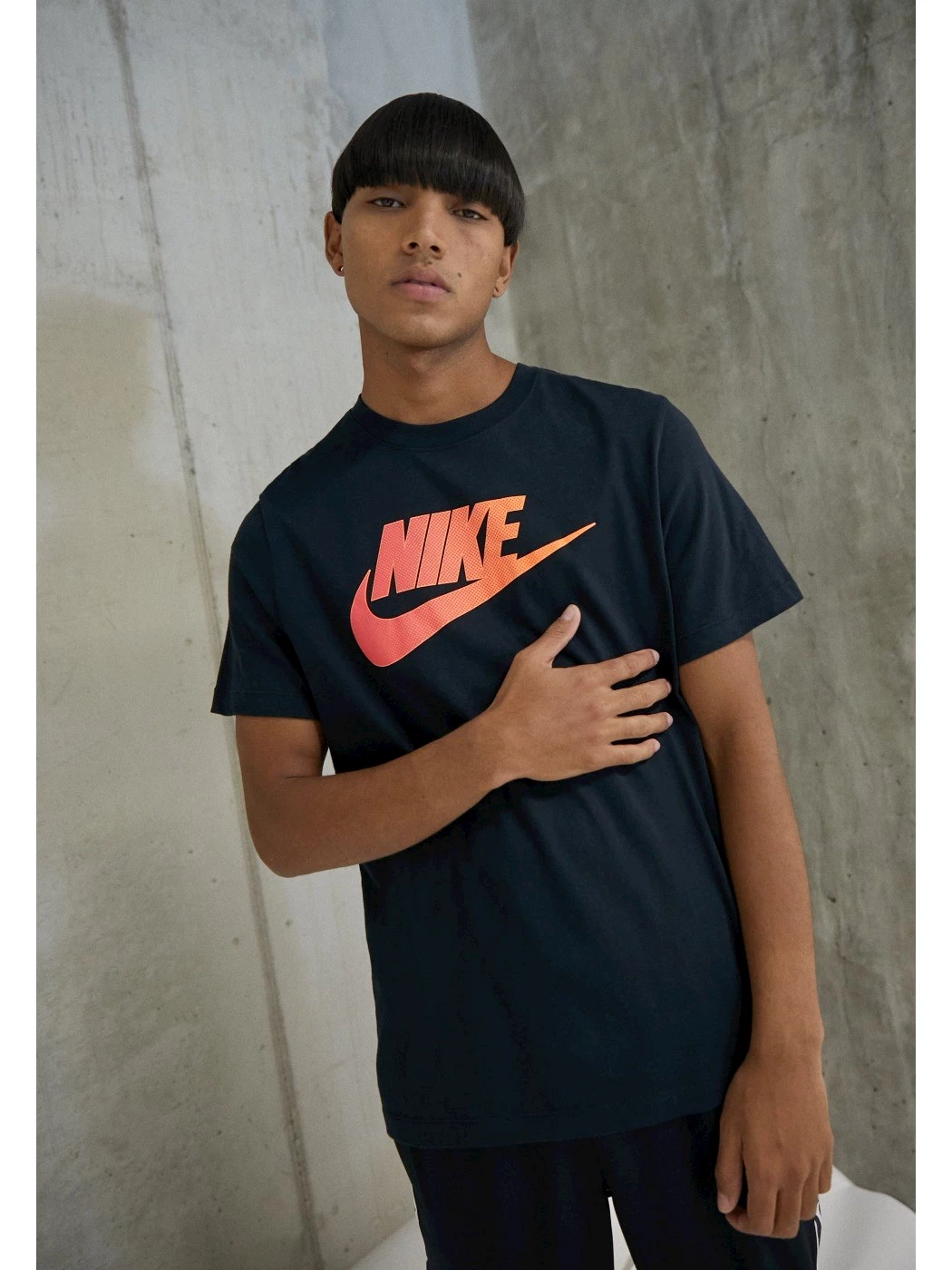 T-SHIRT NIKE ESSENTIALS BRANDMARK TEE